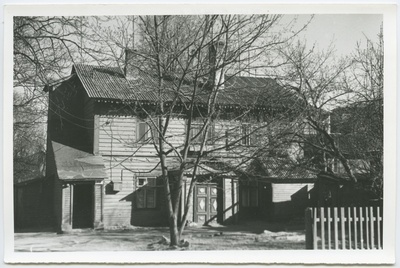 Sakala t. 13 courtyard house  duplicate photo