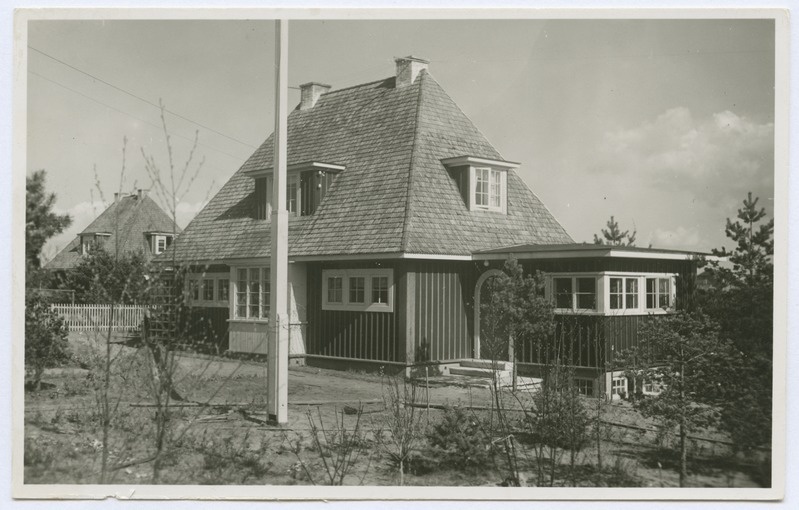 Nõmme, Vabaduse puiestee 127, architect Velbri summer.