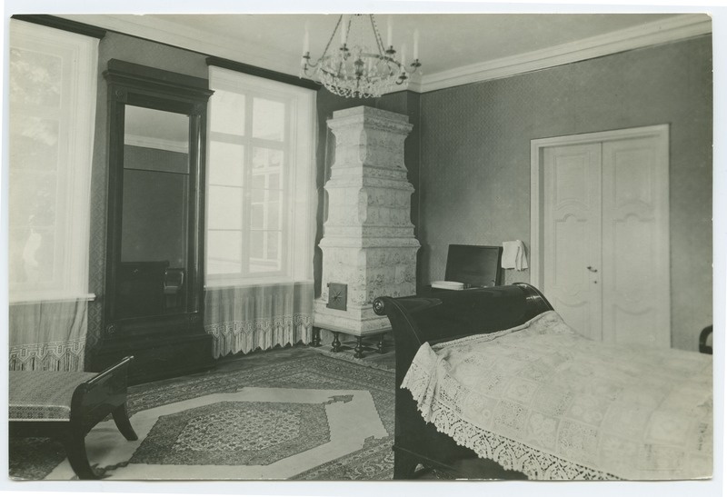 Tallinn, Kadrioru Castle, a room furnished for his visit to the king of Sweden, Gustav V.