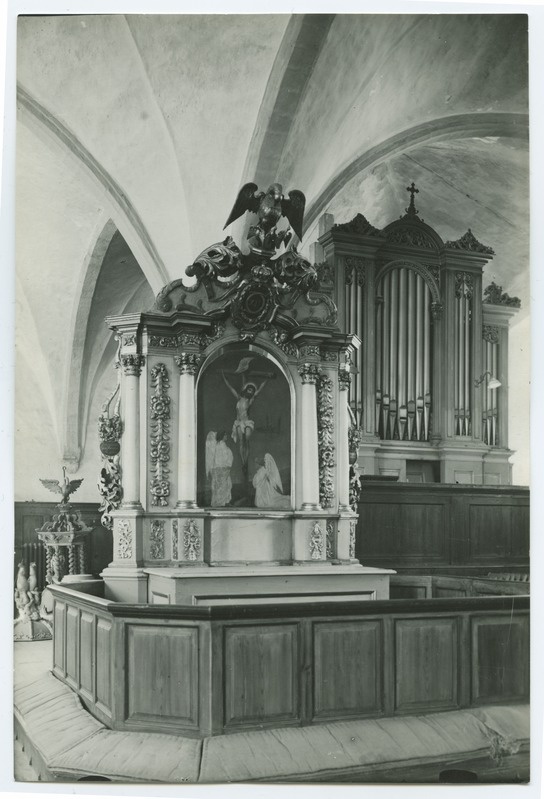 Altar and orel, in the Swedish Mihkli Church.