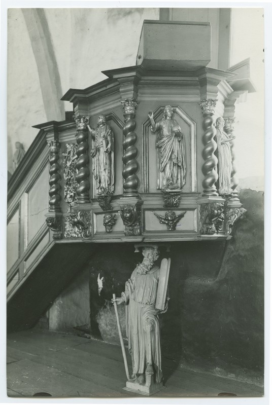 Chancellor in the Swedish Mihkli Church.