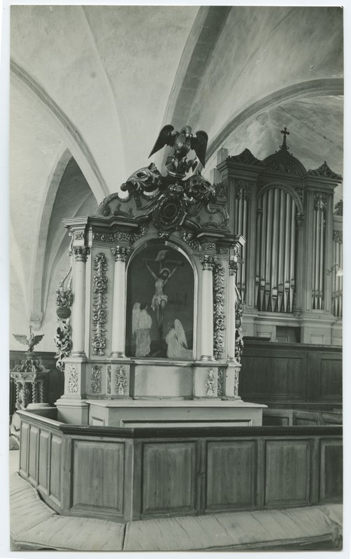 Altar and orel, in the Swedish Mihkli Church.