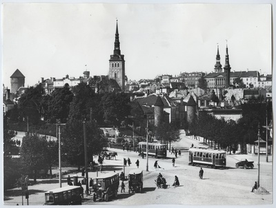 View of the crossing point of Viru Street and Pärnu Road.  duplicate photo