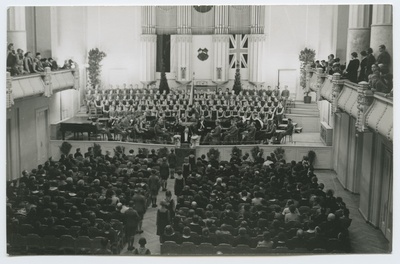 Festive acts of the English College in the concert hall "Estonia".  duplicate photo