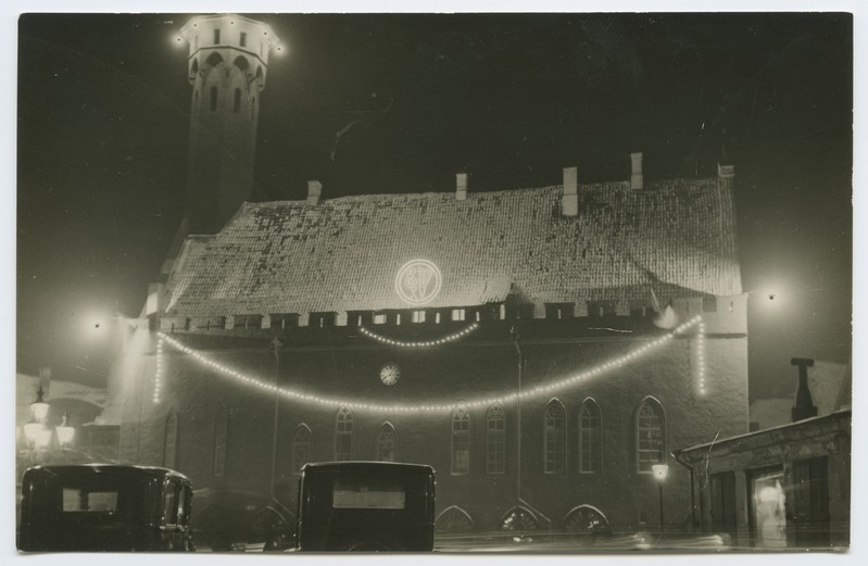 Illuminated Raekoda on the anniversary of the Republic of Estonia in 1936.