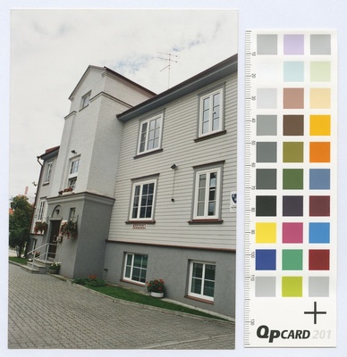 Kentmann Street No. 8b. Renovated, decorated with flowers, façades of the house.  duplicate photo