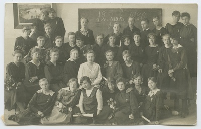 Graduates of Tallinn Titus School of Trade.  duplicate photo