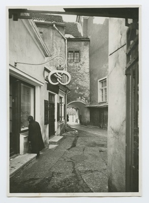 Saia move, view of the Raekoja Square.  duplicate photo