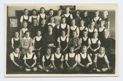 Group picture of students in Tallinn's 12th primary school.  duplicate photo