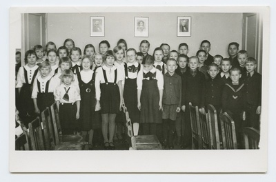 Group picture of students in Tallinn's 12th primary school.  duplicate photo