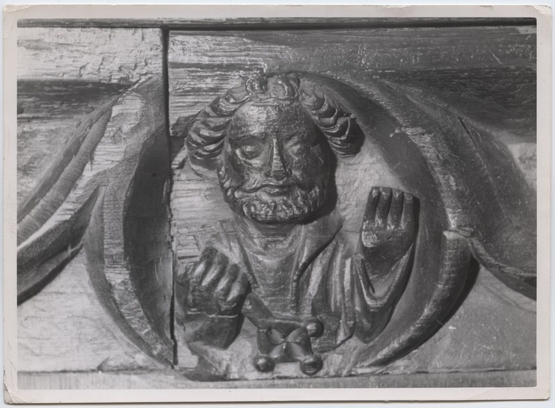 Raekoja bench nipple shape "Apostel Peetrus".
