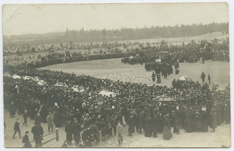 Tallinn. October 16. Funeral of victims on the Rahumäe kalnary
