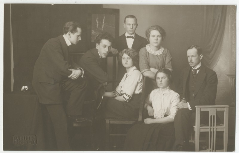 Johannes and Peeter Parikas with their company in their athletes. On the left, the second Wilhelm Friedrich Dubas.