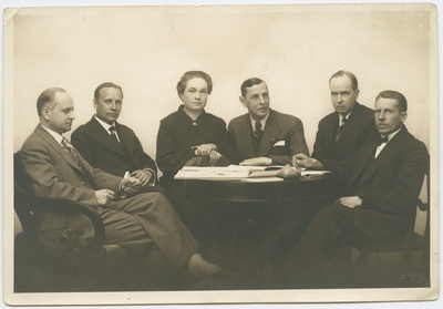 Group photo. Members of the founding meeting of the Estonian Master Photographers Association  duplicate photo