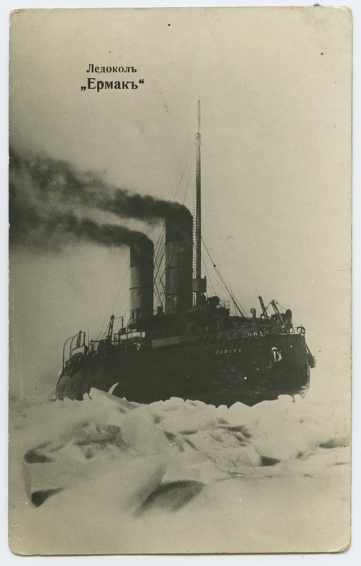 Icebreaker "Jermak", front view of the icebreaker in the middle of the icebreaker.