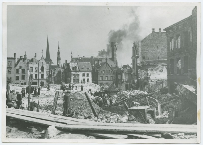 Tallinn, Harju Street restoration, view towards the Raekoja.