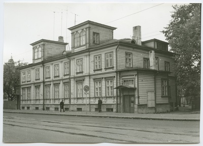 Wooden building Narva mnt. 42  duplicate photo