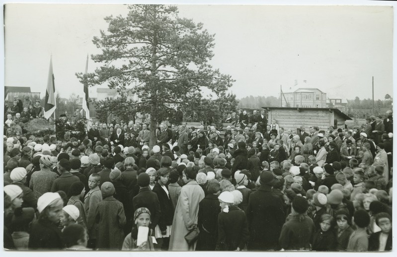Tallinn, Rahumäe primary school cornerstone, view of participants.
