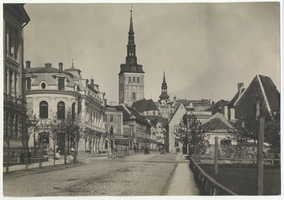 Tallinn, Suur-Karja Street from the corner of Jaani Street (now Pärnu Road).  similar photo