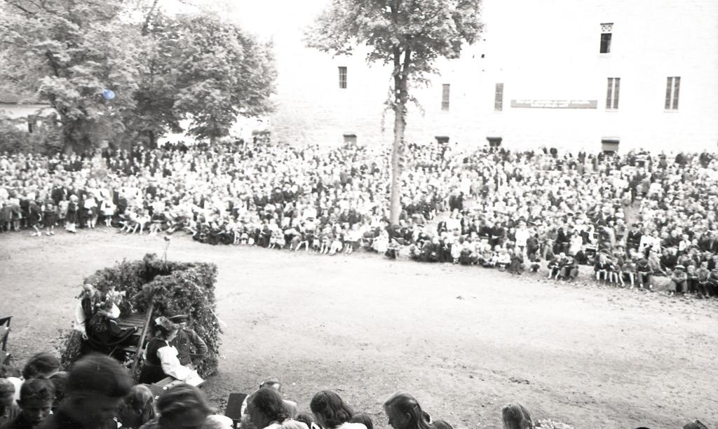 Song Festival in Kingissepa district in 1955: view of the audience in the songs