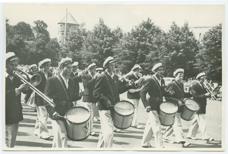 1950 Song Festival in Tallinn, a recreational orchestra train walking in the Winning Square.