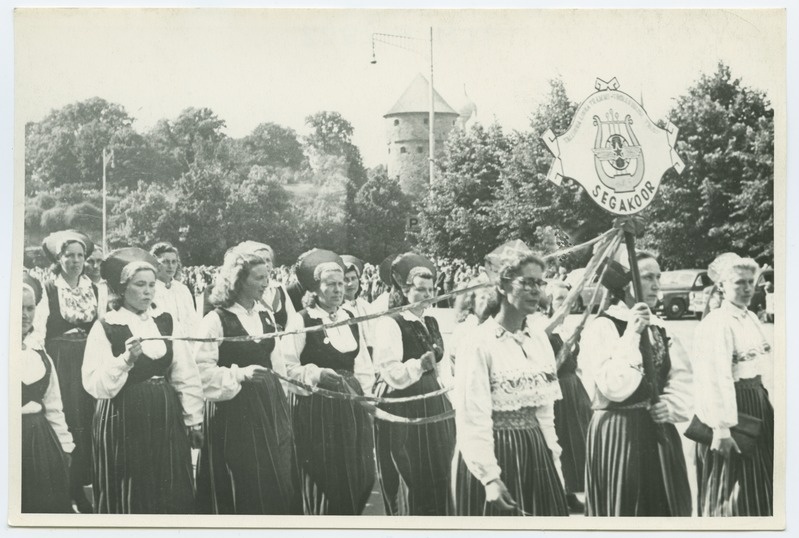 1950 Song Festival in Tallinn, Tallinn CityTrammi and Trollibus Trust mixed choir train run in the Winning Square.