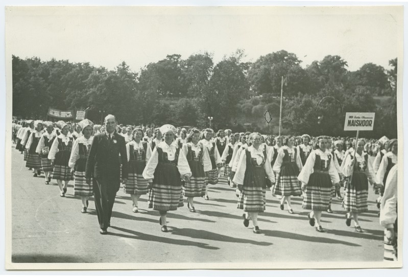 The 1950s song festival in Tallinn, the ENSV National Philharmonic Women's Choir in the Winning Square.