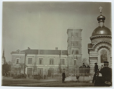 Spring exercises in the Russian market, in front of the sprinkler house of the Tallinn Free Fire Fire Fire.  similar photo