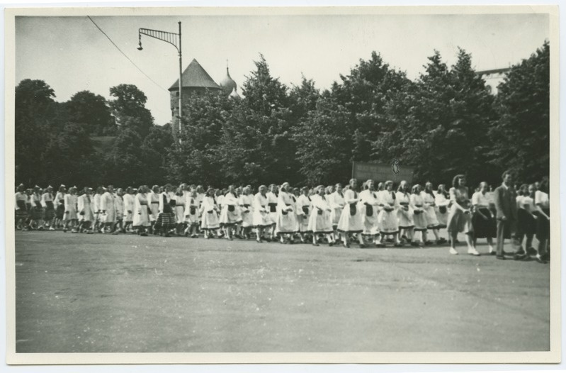 The 1950s song festival in Tallinn, the choir of children in Tarvastu folk dress, a train walk in the Winning Square.