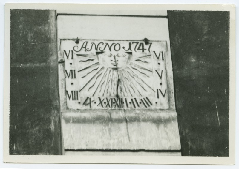 Sunset, anno 1747, Raekoja plats no. (?) On the wall of the house.