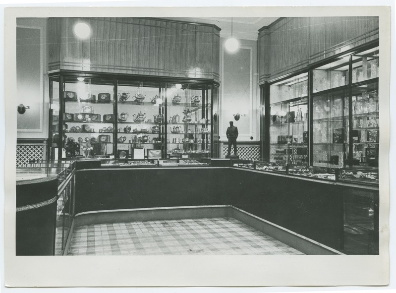 Tallinn, Pärnu highway 8 store indoor view.