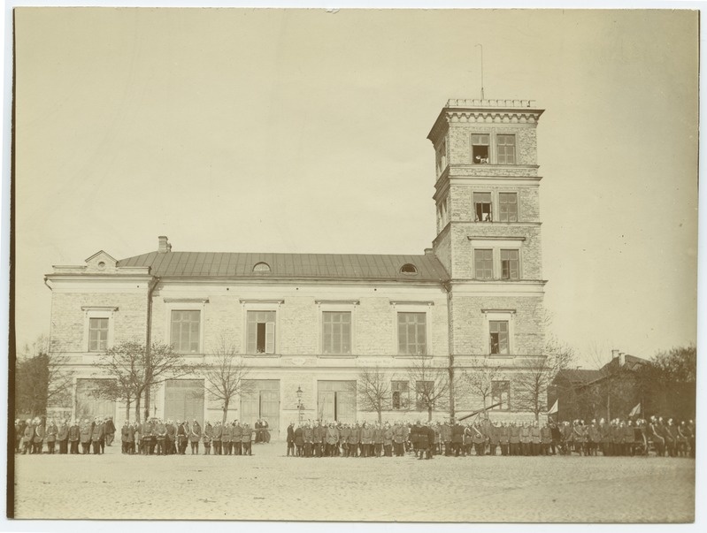 Spring exercises in the Russian market, in front of the sprinkler house of the Tallinn Free Fire Fire Fire.