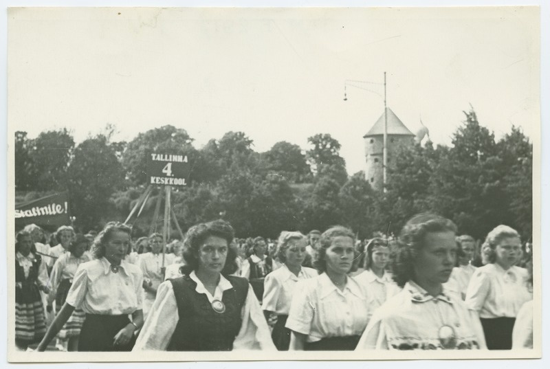 1950 Song Festival in Tallinn, student choir trained in the Winning Square.