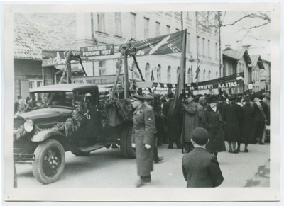 1 May 1941, textile factory "Punane koit" employees at the demonstration.  duplicate photo