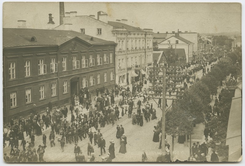 Tallinn Song Festival, train trip on Narva highway.