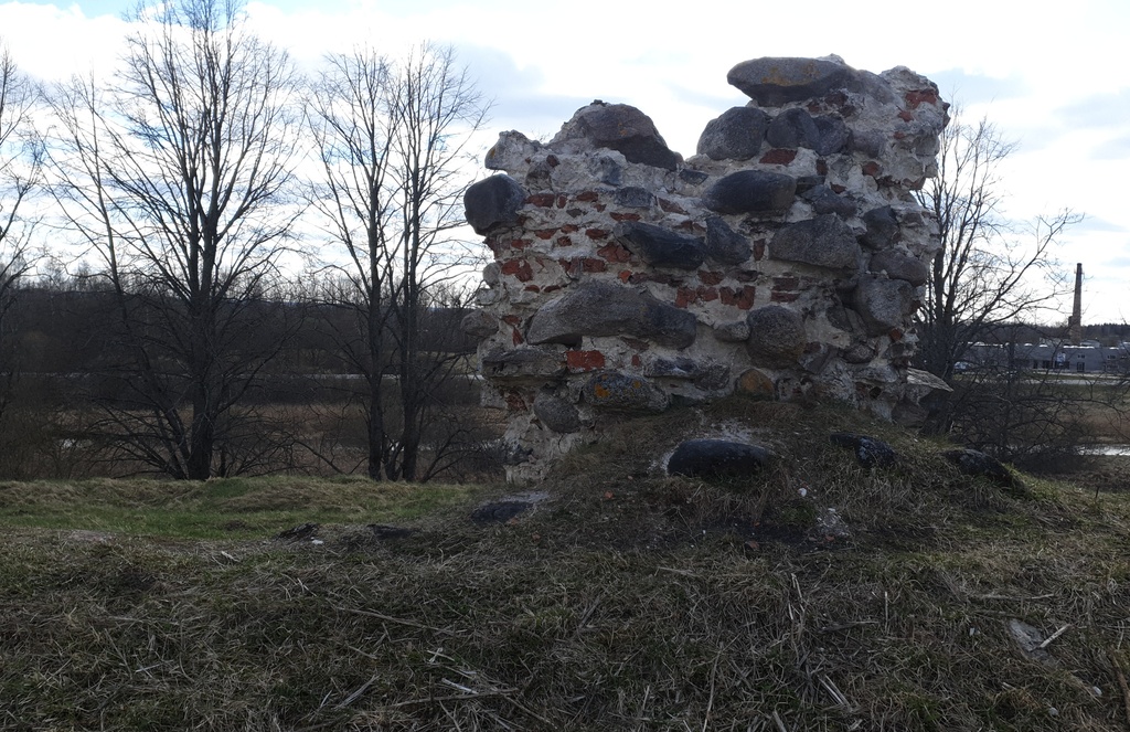 Estonia : ruins of Võru Kiräpää Castle rephoto