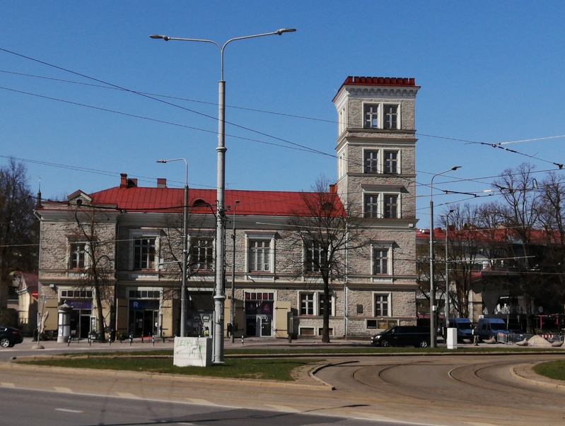 Spring exercises in the Russian market, in front of the sprinkler house of the Tallinn Free Fire Fire Fire. rephoto