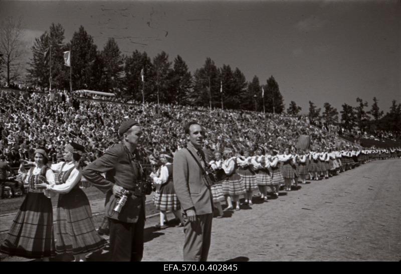 Folk dance performance at the stadium Komsomoli (Kalevi).