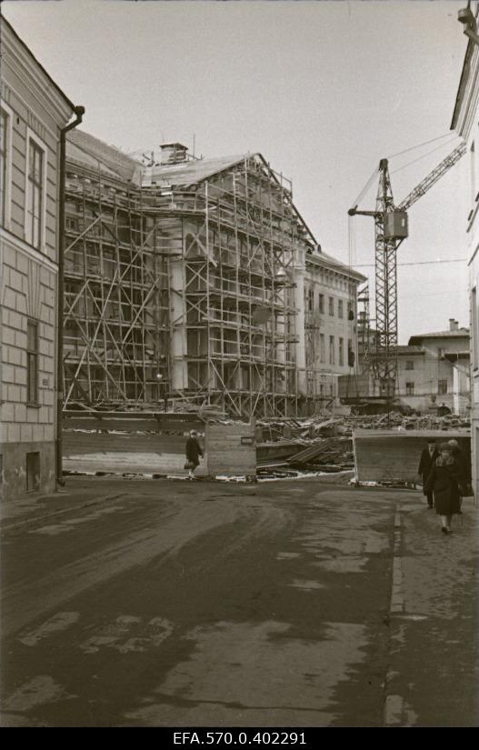 In orders for the main building of the University of Tartu.