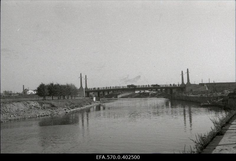 View of the Emajõele and Winning Bridge.