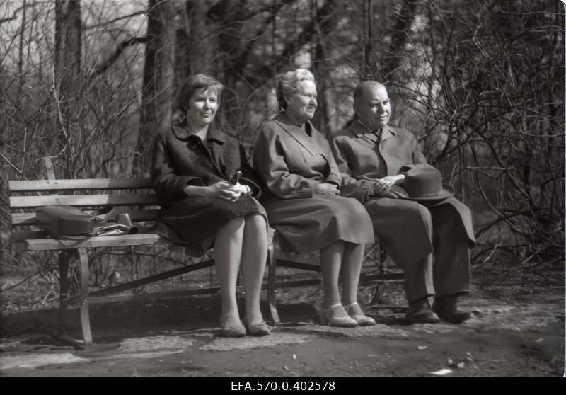Hans Roland Võrk with family members.