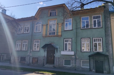 Korterelamu Tallinnas Laulupeo tn, fassaadivaade. Ins Karl Jürgenson rephoto