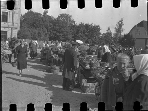 Torgliv i Hapsal. (1933)