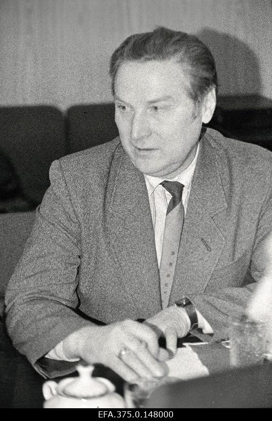 Member of the initiative group for the creation of a commercial bank of Pärnu city, Director of Vikero, Chairman of the Board of Directors of Pärnu district Kalju Lõo newspaper Pärnu Postimees in the conversation round.