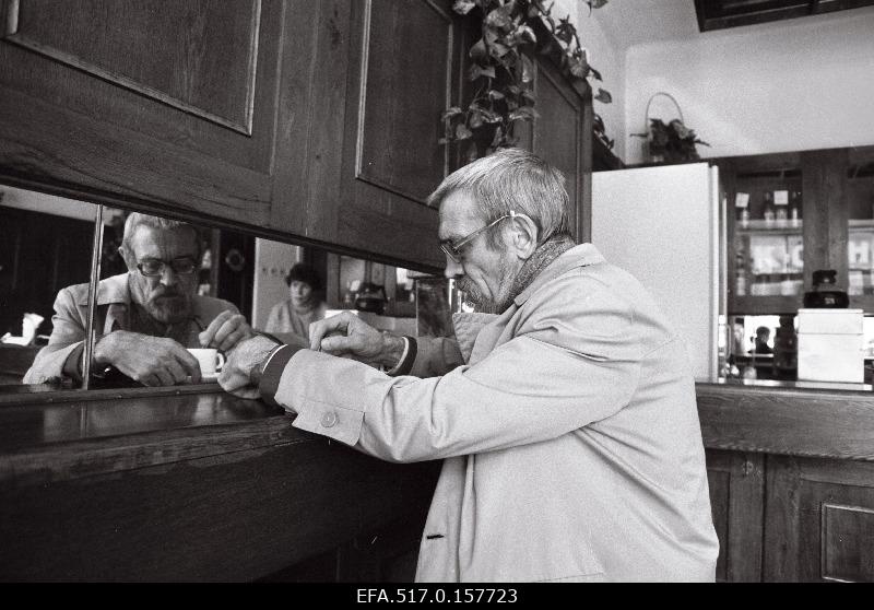 Poet Rudolf Rimmel in “Vikero” bar.