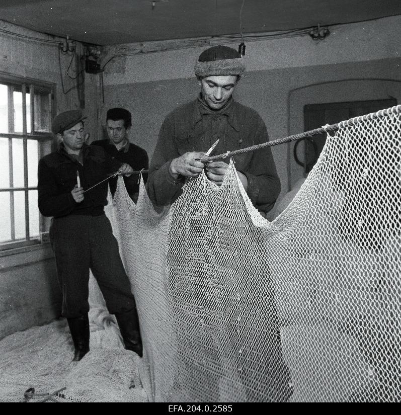 Members of the brigade (from the left) of the Pärnu Fishery House II, a. Sillaots, K. Soomägi and h. Soomägi.