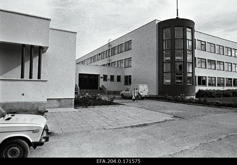 Upper-urme secondary school building.