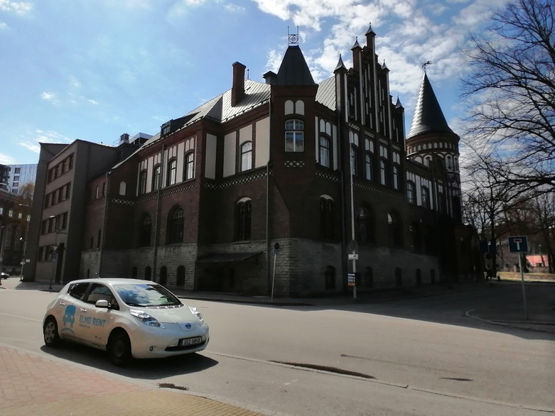 Former Maapanga building Estonia pst. And on the corner of Sakala Street. rephoto