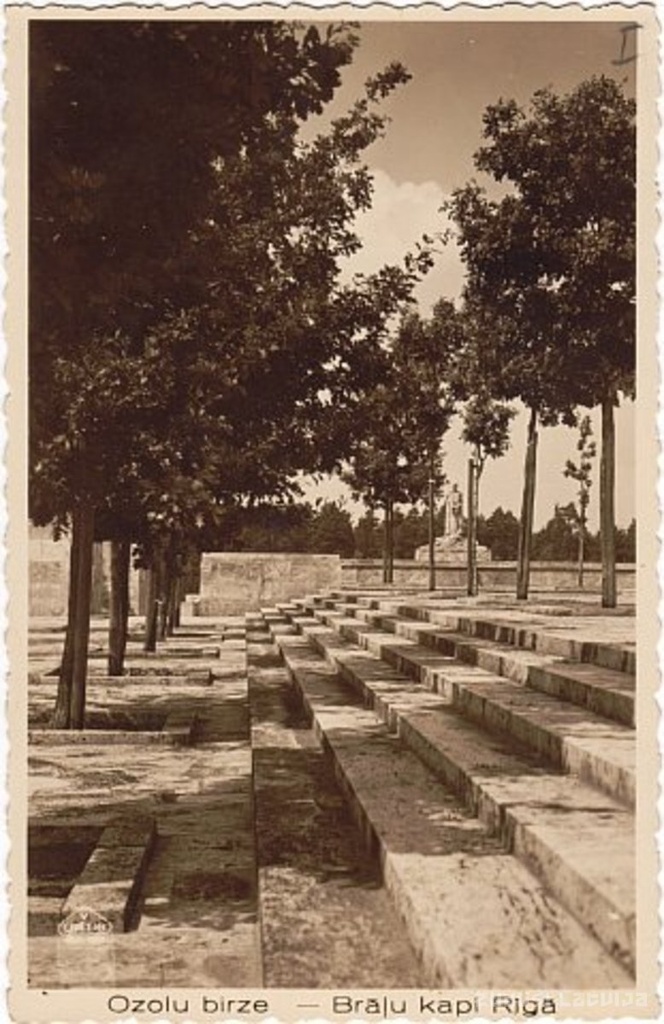 Riga. Brothers' grave oak birze