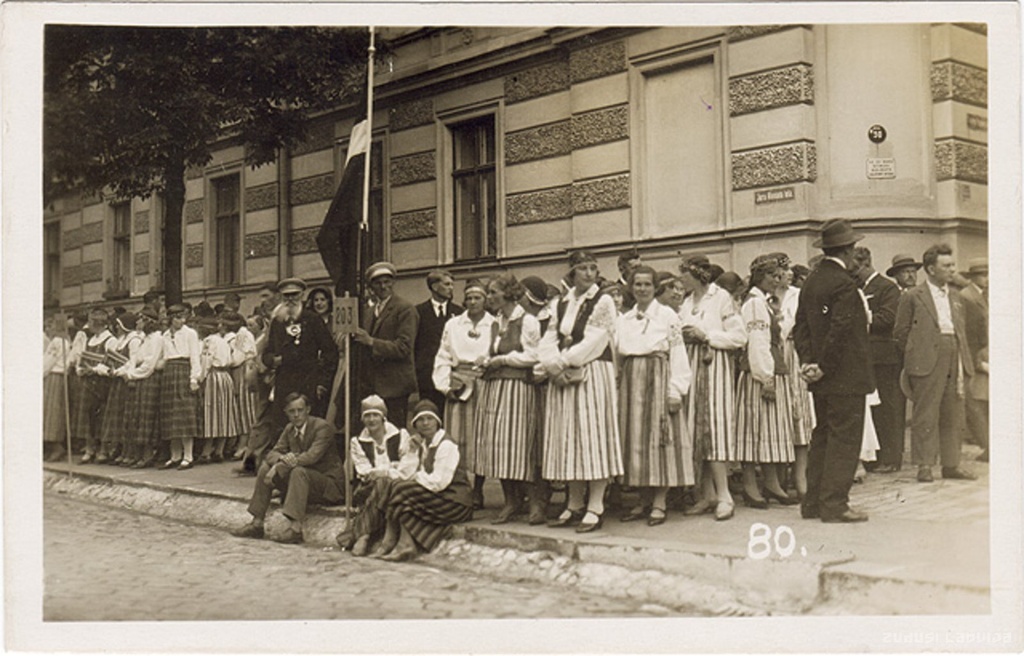 7. General Song Festival in Riga, [Core gathering before the holidays in J. Alunāna Street]